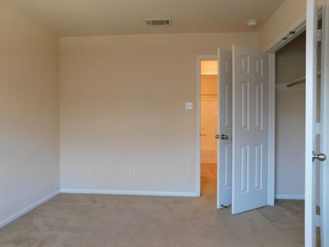 Building Photo - Available Now!!!! Beautiful home located in Harker Heights TX. This home includes 3 bedrooms, 2 b...