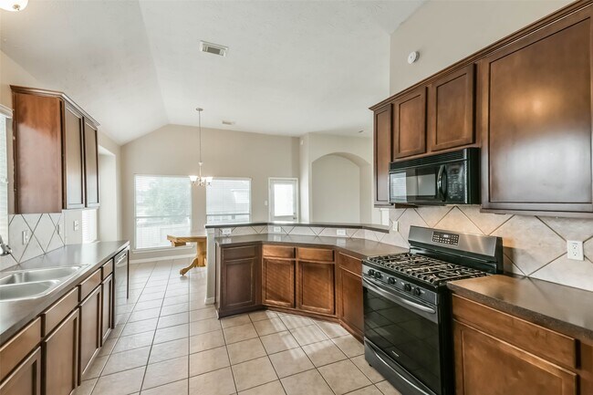 Building Photo - 2212 Highland Crossing Dr