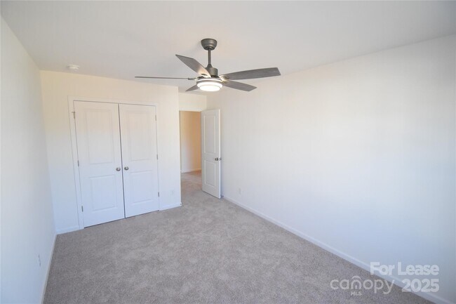 Building Photo - 752 Kitfox Dr NW