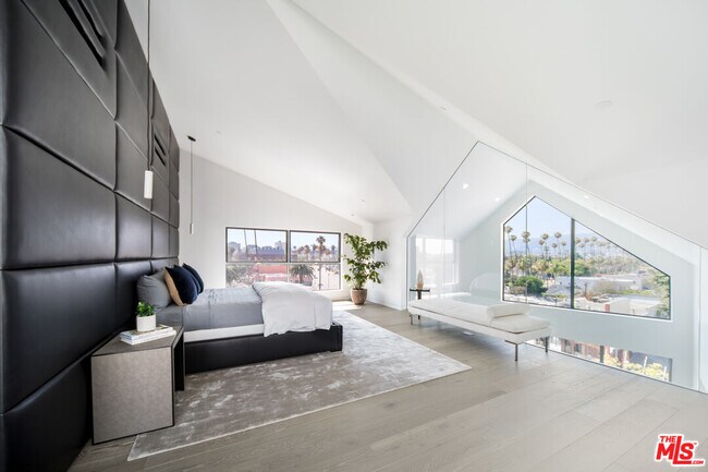 Building Photo - 8600 Wilshire Blvd
