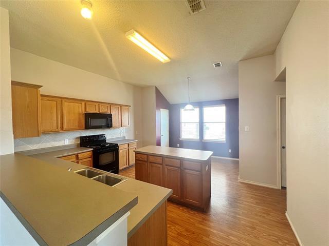 Building Photo - 1616 Logan Dr