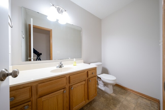 Building Photo - 557 French Ln