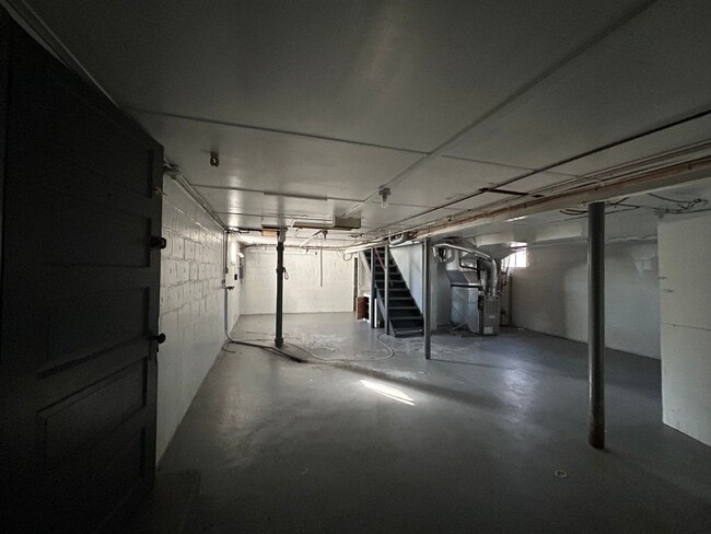 Building Photo - House