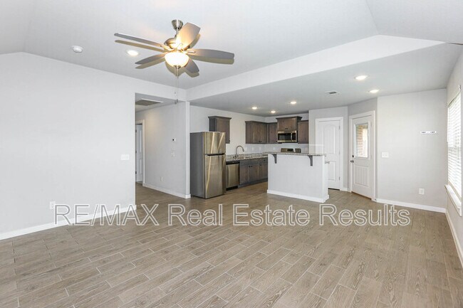 Building Photo - 1503 Purple Finch St