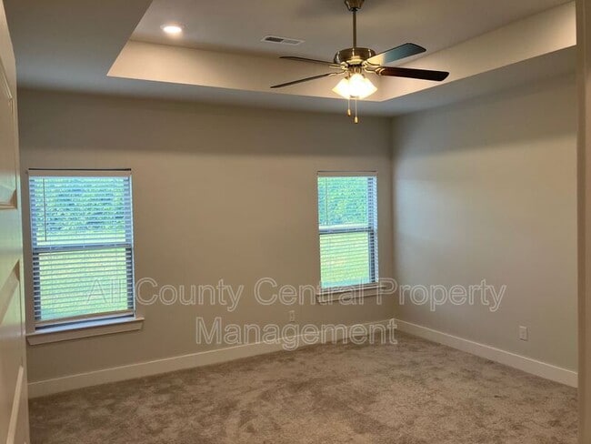 Building Photo - 132 Clift Farm Dr