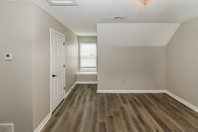 Building Photo - 2780 White Oak Dr