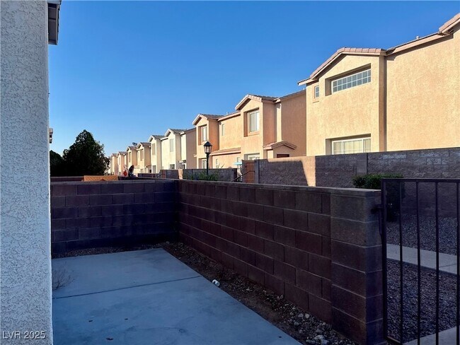Building Photo - 2136 Audrey Hepburn St