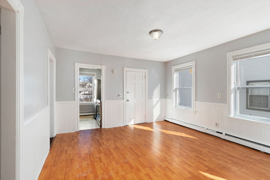 Building Photo - 1077-1077 Dexter St