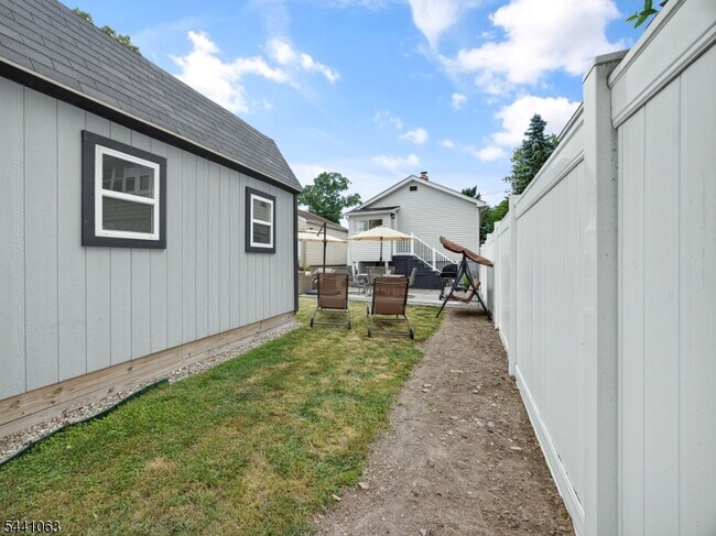 Building Photo - 93 Horton Ave