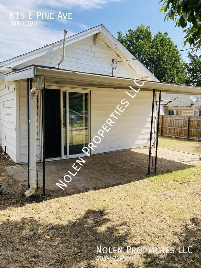 Building Photo - 815 E Pine Ave