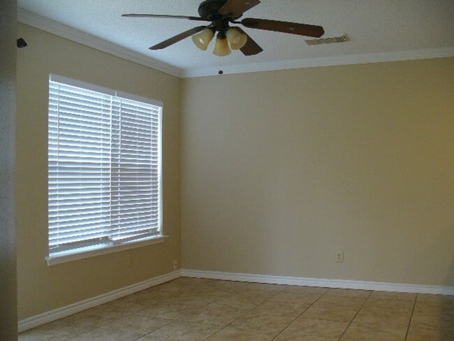 Building Photo - Ready for Move-In