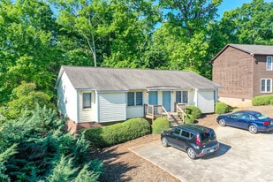 Building Photo - Oakridge Duplexes