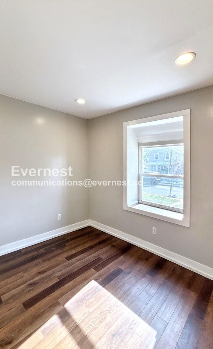 Building Photo - 1494 Manchester Ave