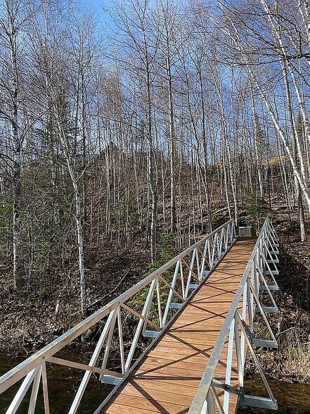 Building Photo - 978 Lakeview Dr