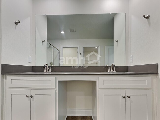 Building Photo - 940 Grafton Ridge Dr