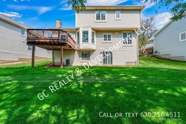 Building Photo - 590 Golfers Ln