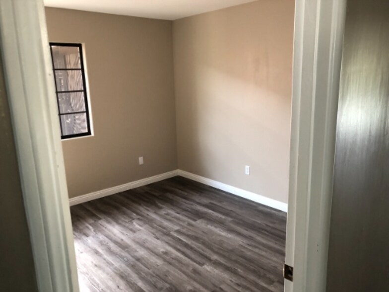 Building Photo - 1824 Queens Way