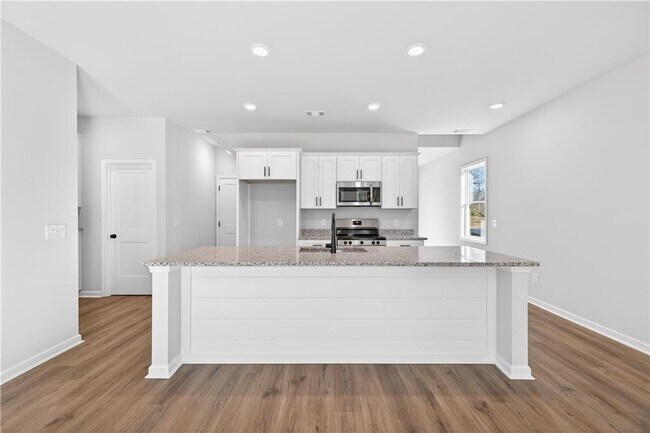 Building Photo - 548 Madison St