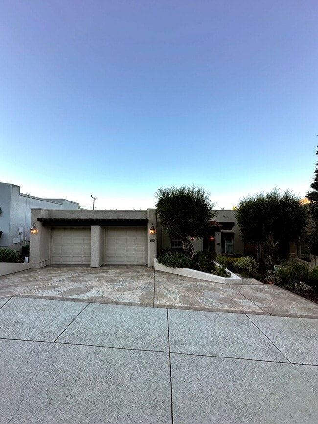 Building Photo - 3 bed 2 bath Well-Maintained Home in Prime...