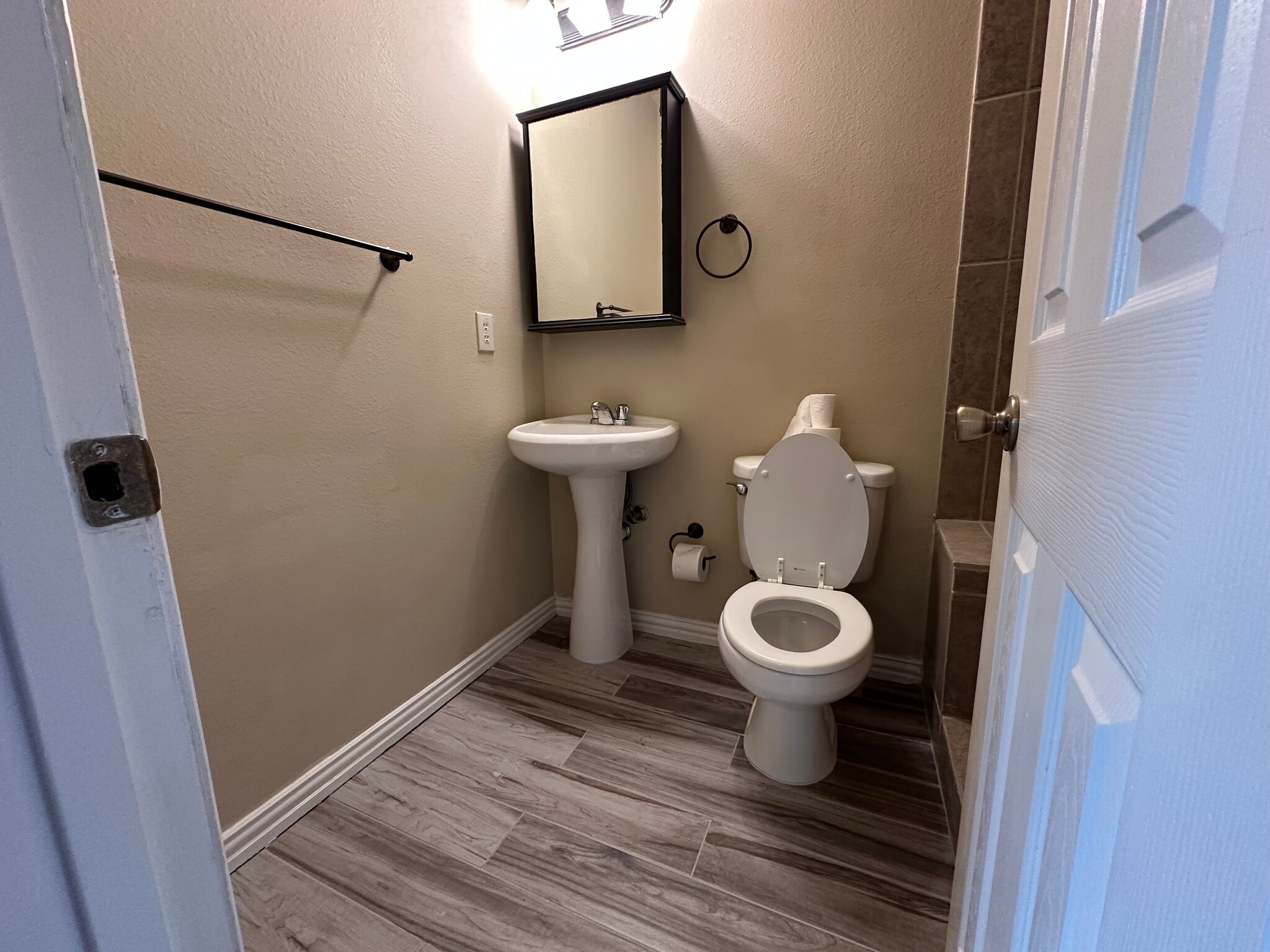 Building Photo - 3011 Lockmoor Ln