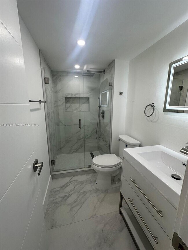 Building Photo - 5555 Collins Ave