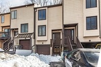 Building Photo - 2 bedroom, 2.5 bath townhome in Pike Creek