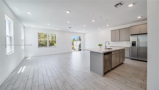 Building Photo - 241 Preserve Trl N