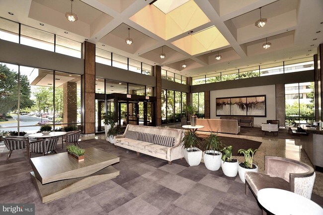 Building Photo - 3713 S George Mason Dr