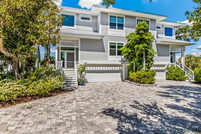 Building Photo - 786 Beach View Dr