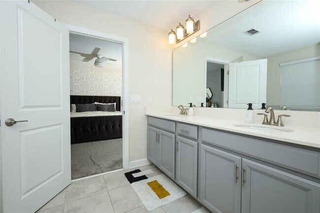 Building Photo - 12003 Theme Alley