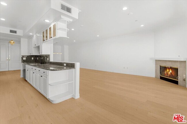 Building Photo - 1450 S Beverly Dr