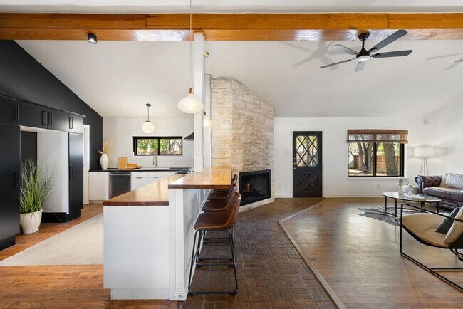 Building Photo - 2008 Matthews Ln