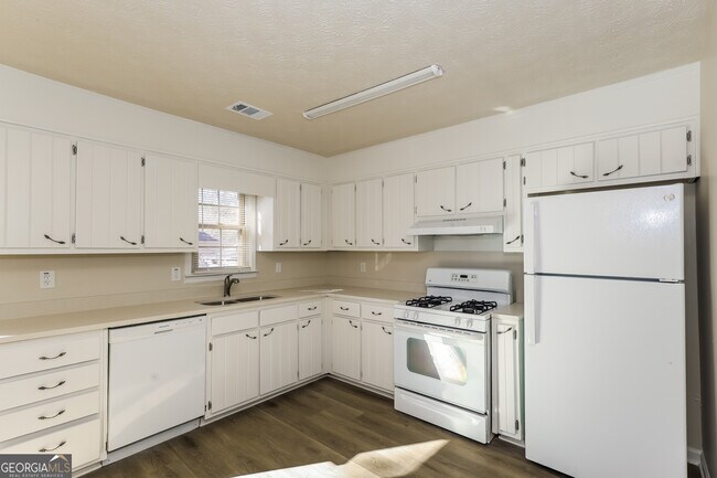 Building Photo - 1070 Salisbury Trail