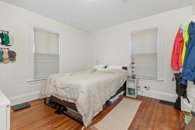 Building Photo - 23 Bentley St