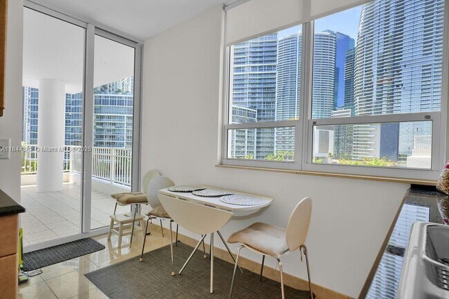 Building Photo - 801 Brickell Key Blvd