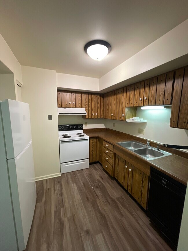 Building Photo - 1310 Millerwood Ct