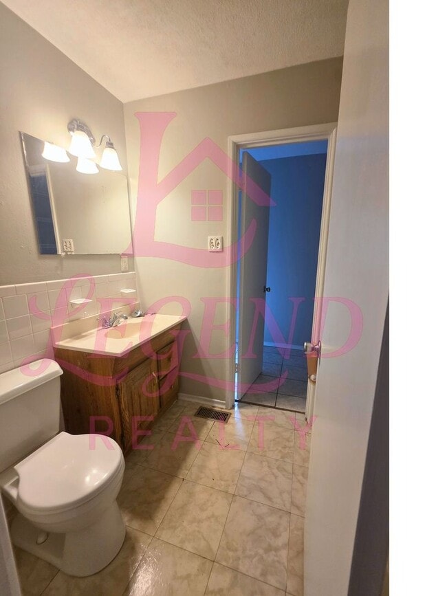 Building Photo - Your Next Home Awaits! 3 Beds, 2 Baths & T...