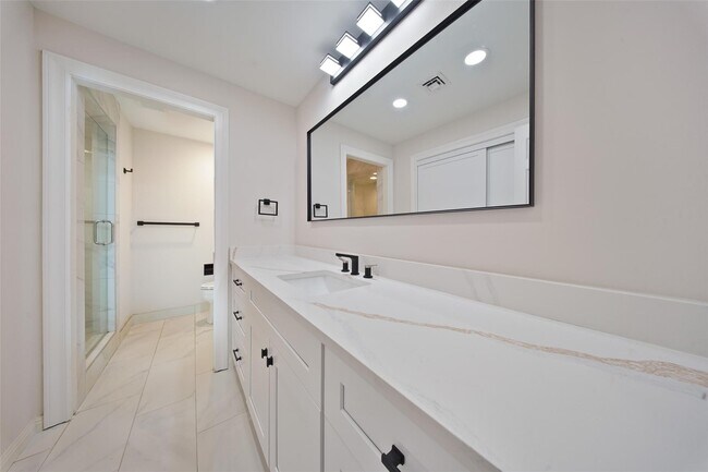 Building Photo - 661 Bering Dr