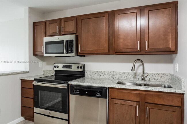 Building Photo - 25 Robalo Ct