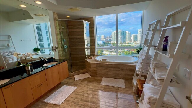 Building Photo - 15901 Collins Ave