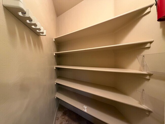 Building Photo - CHARMING TOWNHOME FOR RENT IN ST. GEORGE!