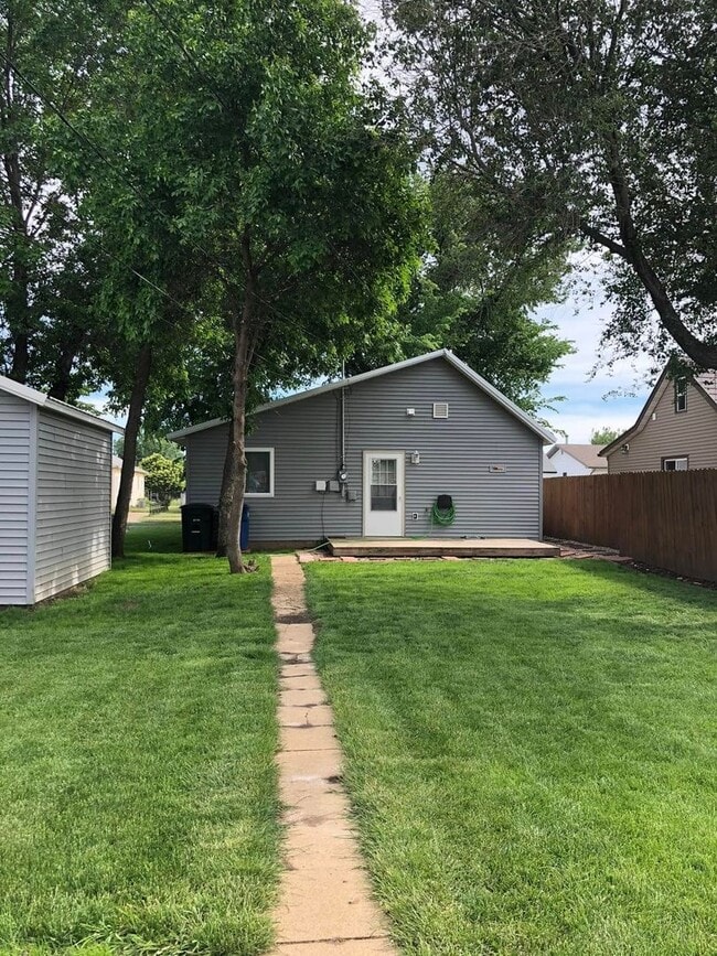 Primary Photo - Cute House for Rent in quiet neighborhood