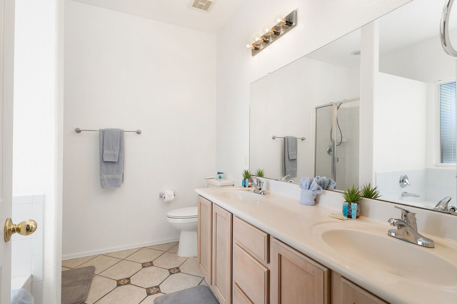 Building Photo - 7435 W Sonesta Dr