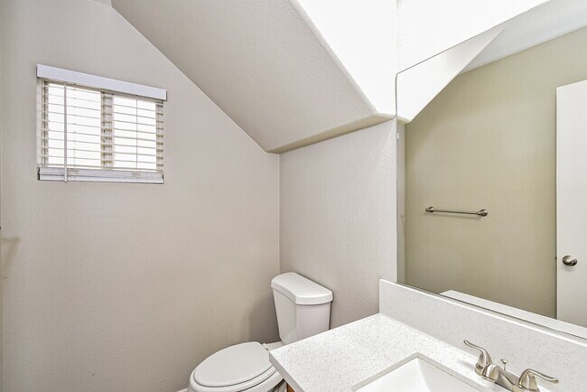 Building Photo - 1110 Cliffbrook Hedge Ave