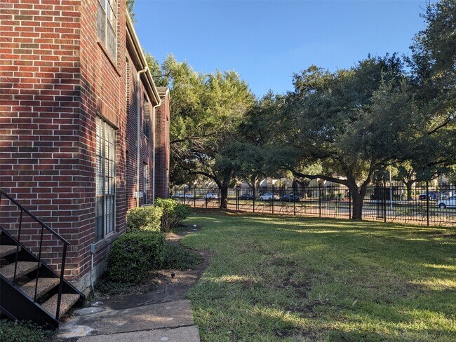 Building Photo - 8055 Cambridge St