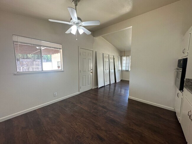 Building Photo - 1316 Thorsen Ave
