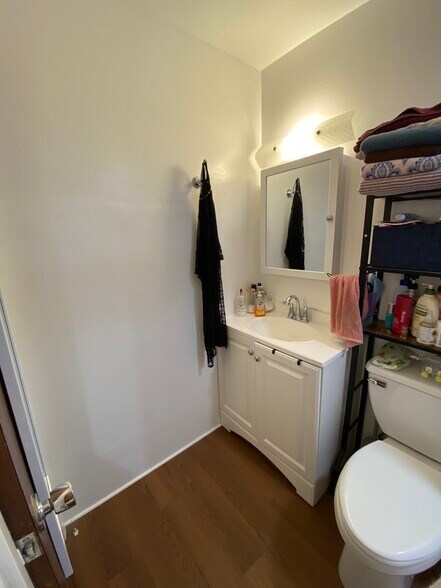 Building Photo - 288 Oxford Ave