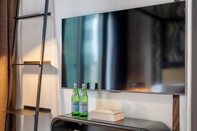 Building Photo - 40 Western Ave