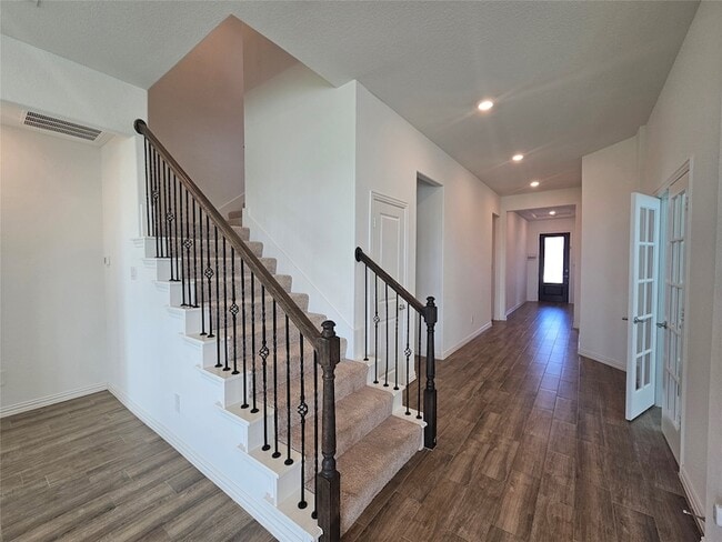 Building Photo - 14620 Little Water Dr