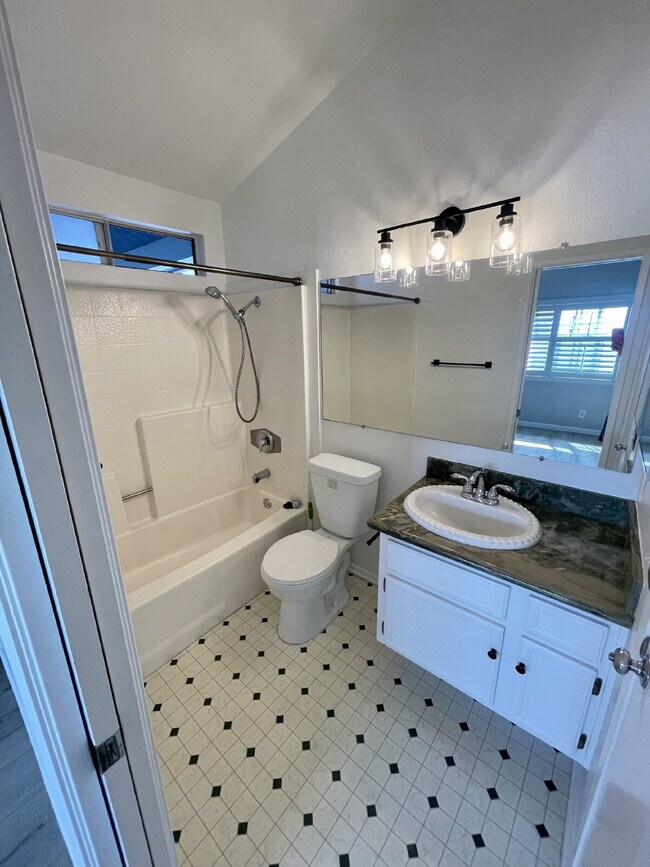 Building Photo - $2,990 - 2 Bed / 3 Bath Beautiful Condo in North Park